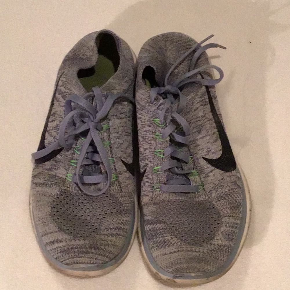 Woman’s flyknit Nike Free 4.0 shoes 9